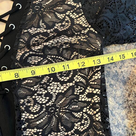 Express Black V Neck Lace Mini Dress Size 0 - Picture 7 of 8